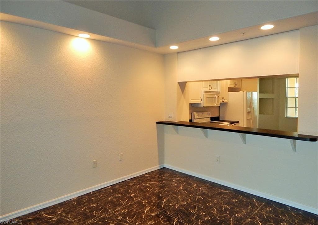1113 Van Loon Commons CIR 304-5