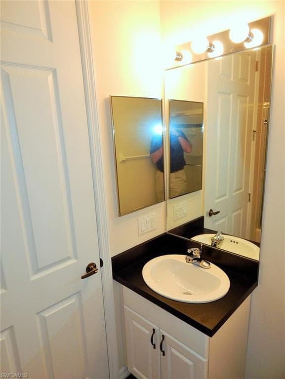 1113 Van Loon Commons CIR 304-11