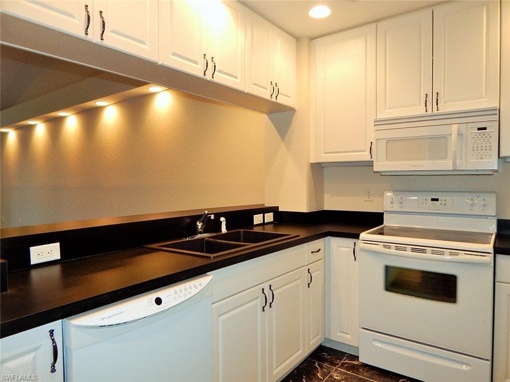 1113 Van Loon Commons CIR 304-4