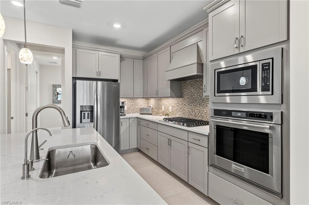 2147 Yellowfin CIR, NAPLES FL 34114-6