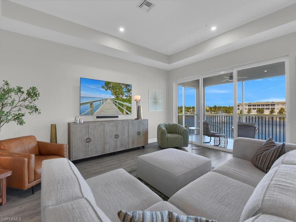 233 Indies DR E # 201, NAPLES FL 34114-15