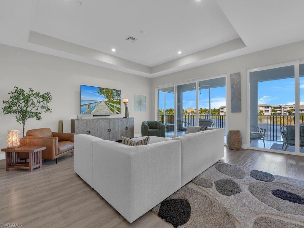 233 Indies DR E # 201, NAPLES FL 34114-11