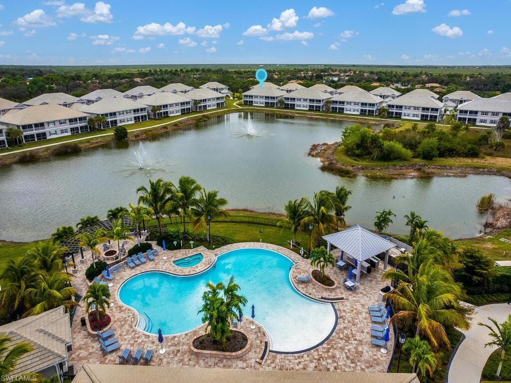 233 Indies DR E # 201, NAPLES FL 34114-38