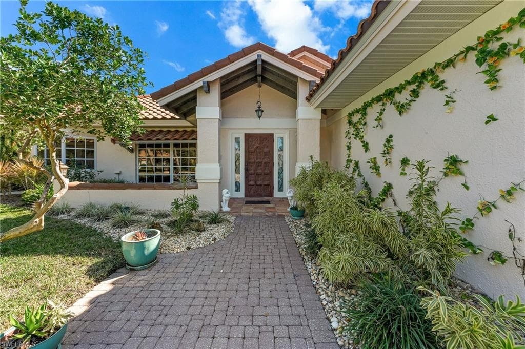 1930 Blackstone CIR, NAPLES FL 34109-1