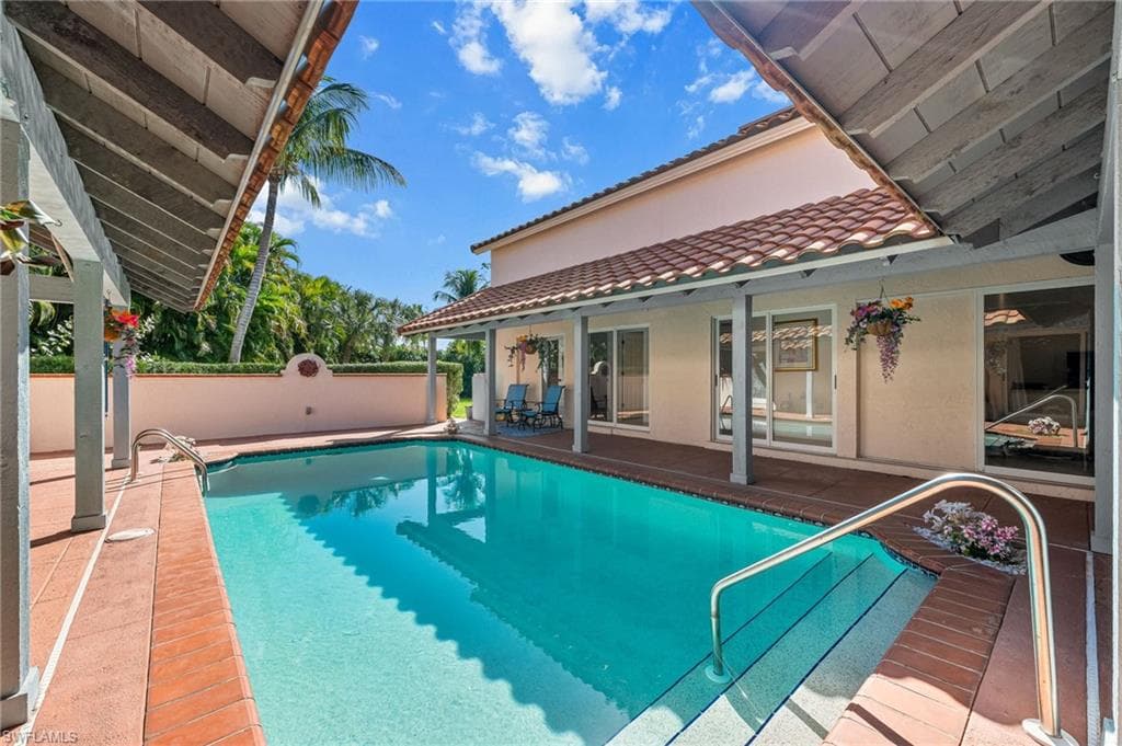 1930 Blackstone CIR, NAPLES FL 34109-21