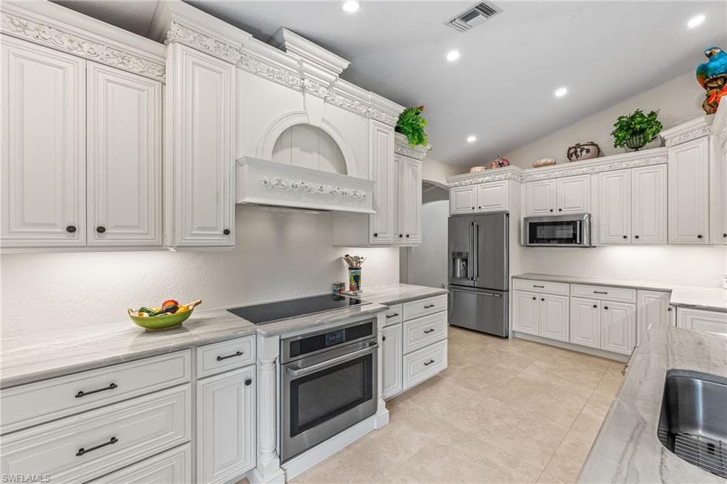 1930 Blackstone CIR, NAPLES FL 34109-6