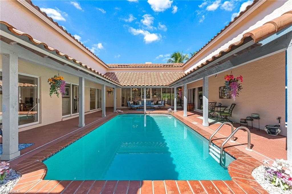 1930 Blackstone CIR, NAPLES FL 34109-19