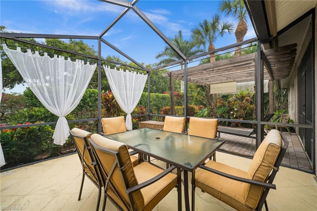 2440 River Reach DR, NAPLES FL 34104-26