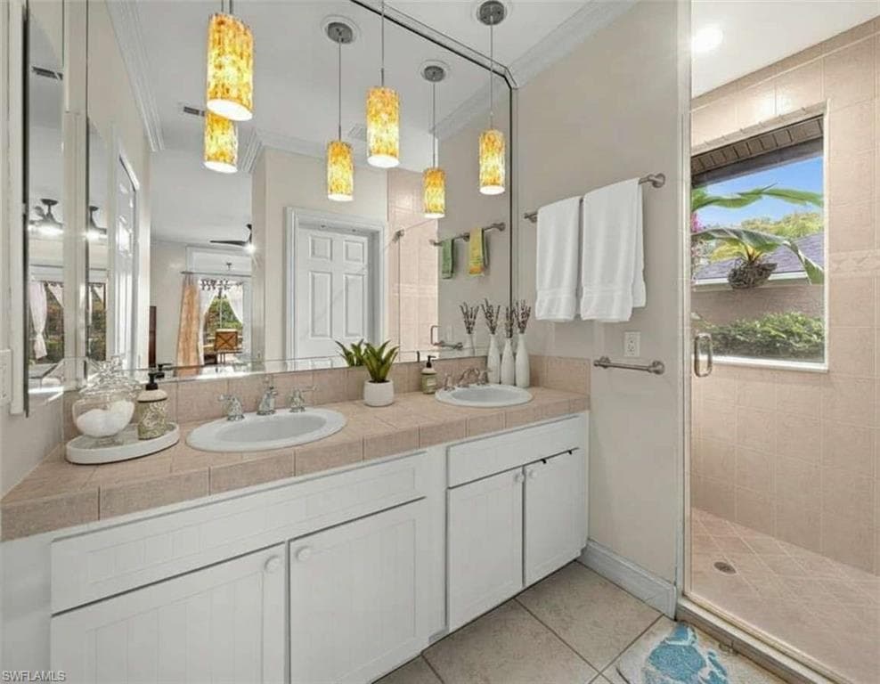 2440 River Reach DR, NAPLES FL 34104-35