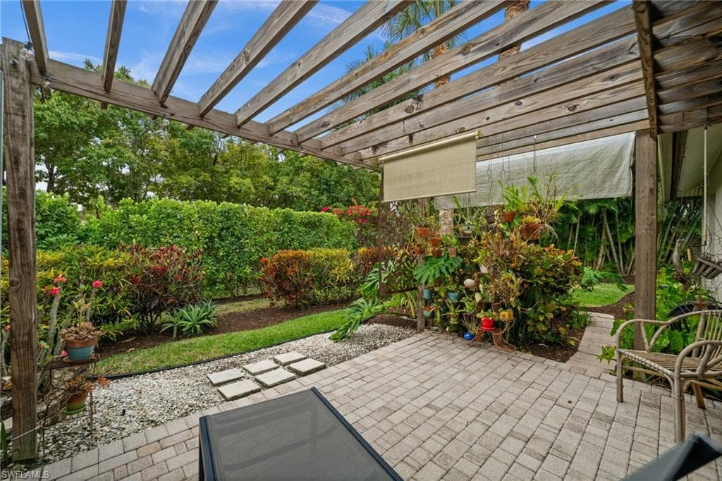 2440 River Reach DR, NAPLES FL 34104-4