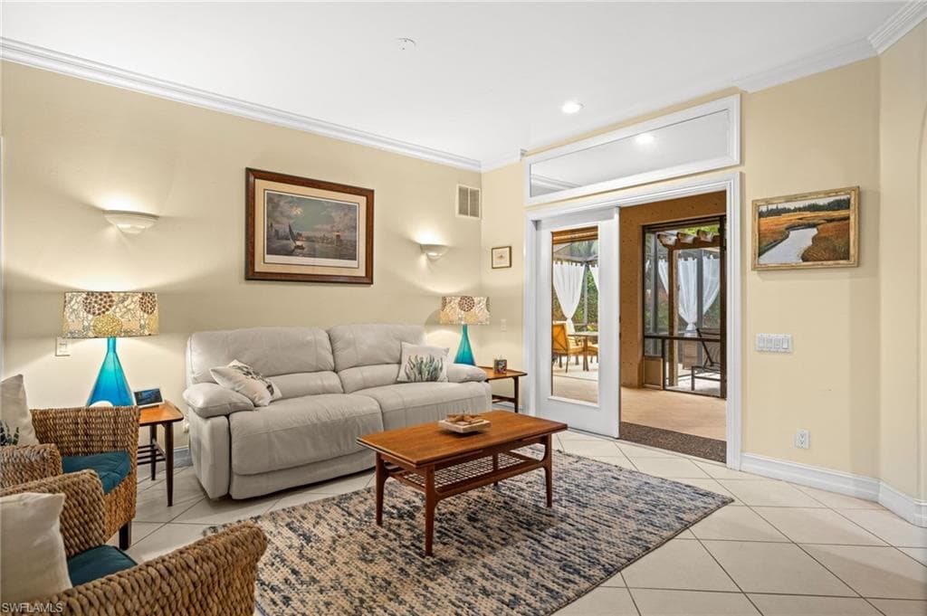 2440 River Reach DR, NAPLES FL 34104-7