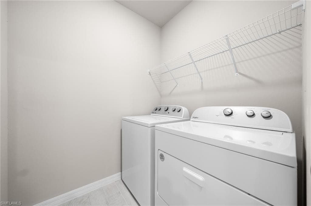 2965 Ernest WAY, FORT MYERS FL 33905-17