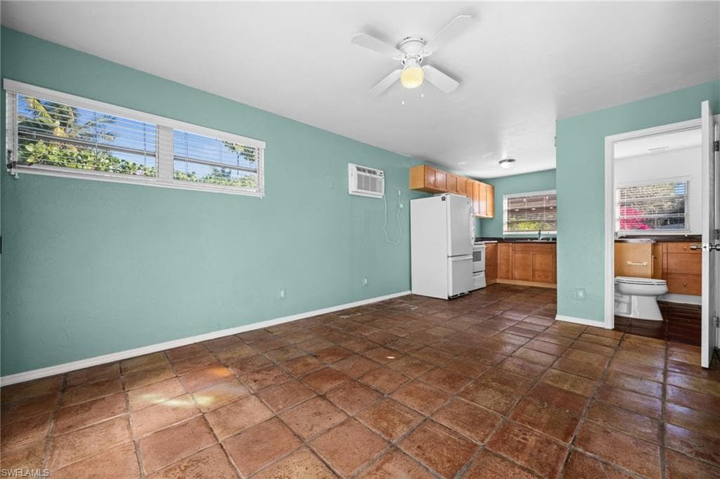 715 10th ST N, NAPLES FL 34102-23