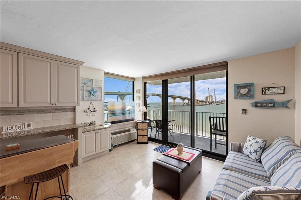 8701 Estero BLVD # 102, BONITA SPRINGS FL 33931-12