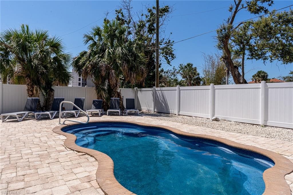 109 Gulfview AVE, FORT MYERS BEACH FL 33931-25