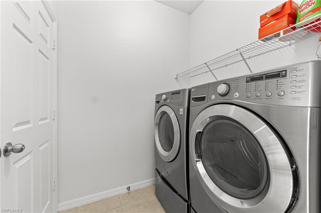 8615 Sumner AVE, FORT MYERS FL 33908-24