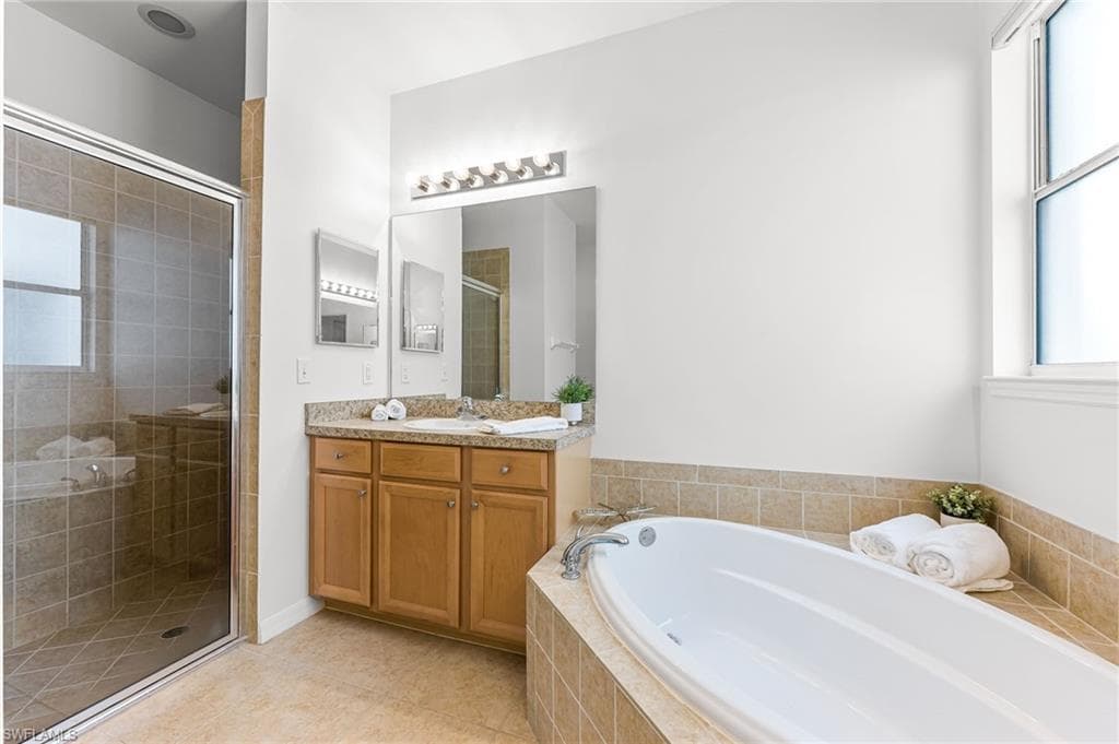 8615 Sumner AVE, FORT MYERS FL 33908-20