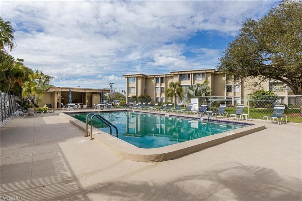 2244 Winkler AVE # 207, FORT MYERS FL 33901-27