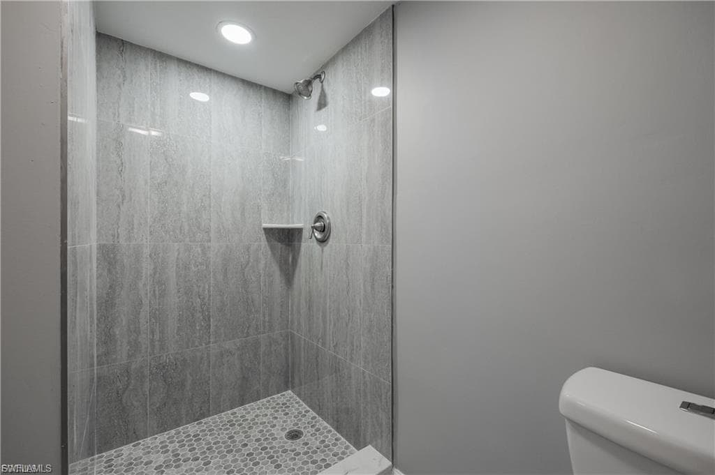 2244 Winkler AVE # 207, FORT MYERS FL 33901-18