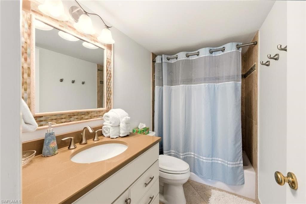 320 Seaview CT # 610, MARCO ISLAND FL 34145-21