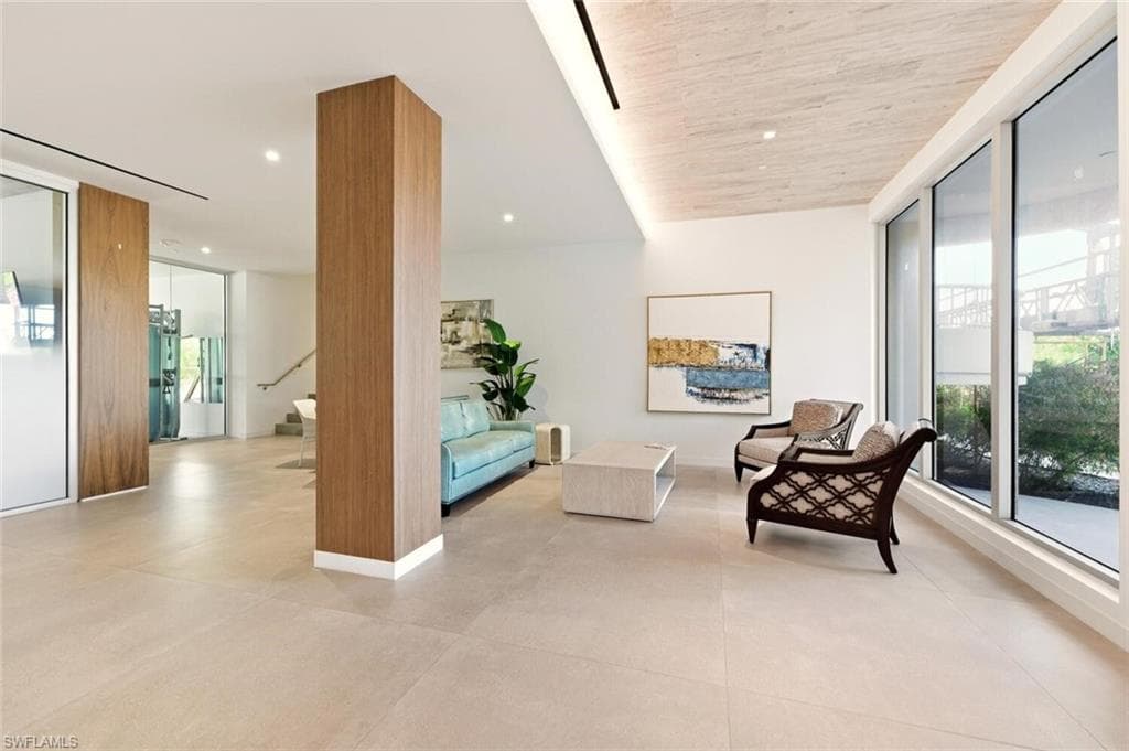 320 Seaview CT # 610, MARCO ISLAND FL 34145-2