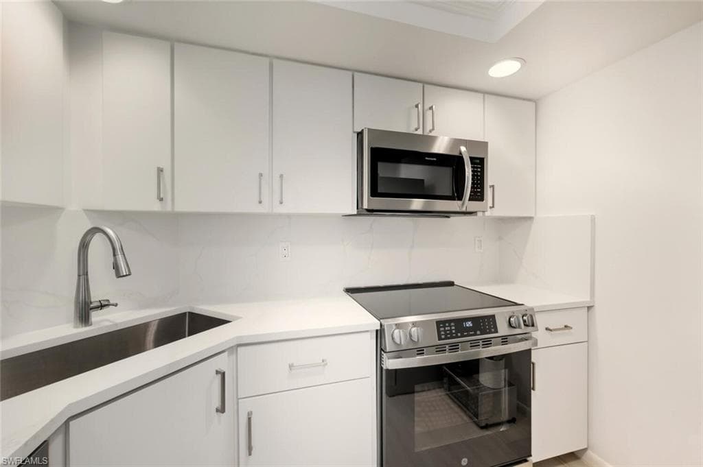 320 Seaview CT # 610, MARCO ISLAND FL 34145-13