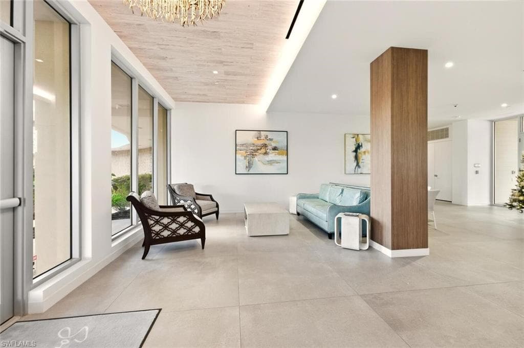 320 Seaview CT # 610, MARCO ISLAND FL 34145-3