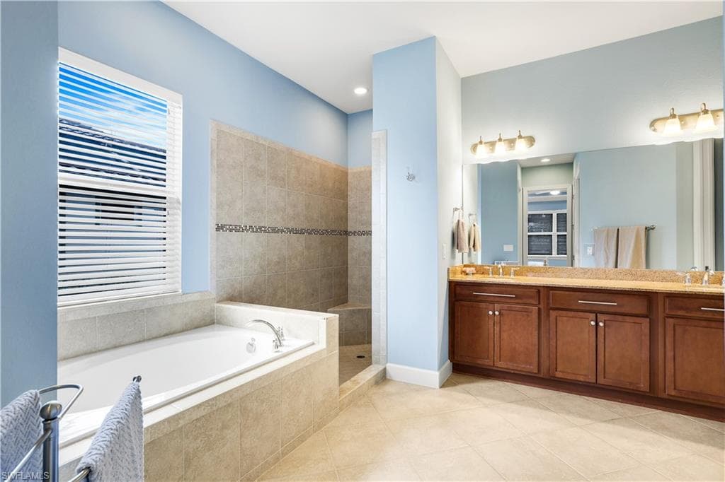 9383 Copper Rock CT, NAPLES FL 34120-15