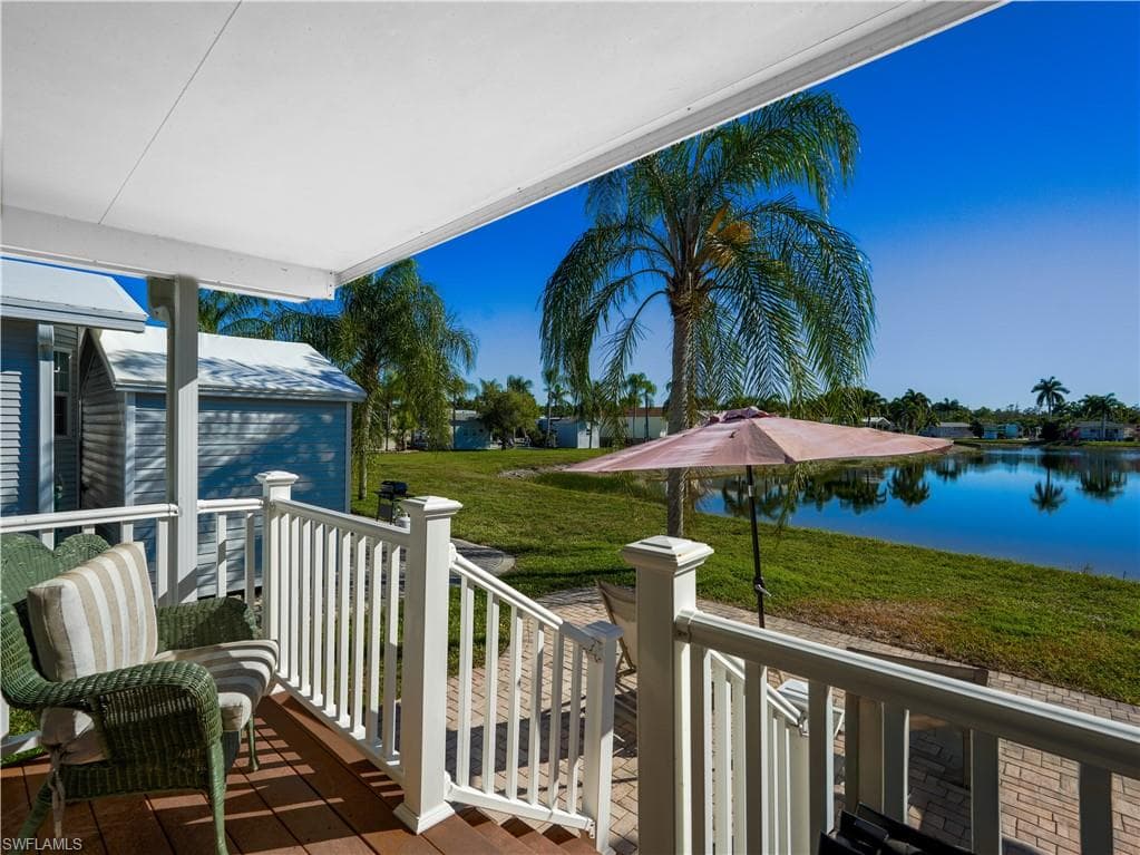 2048 Crystal Lake DR, NAPLES FL 34120-5