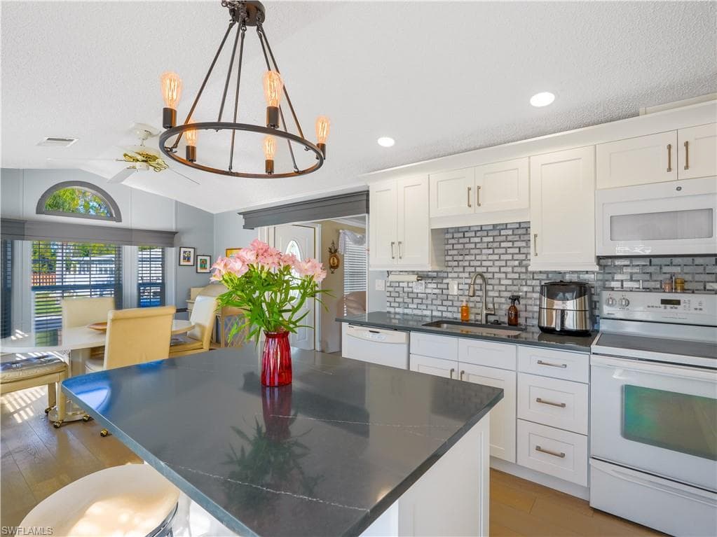2048 Crystal Lake DR, NAPLES FL 34120-9