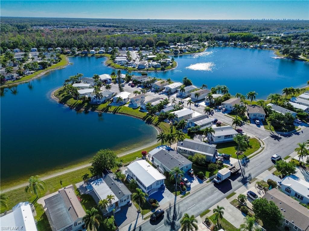 2048 Crystal Lake DR, NAPLES FL 34120-44