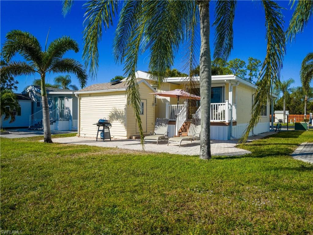 2048 Crystal Lake DR, NAPLES FL 34120-30