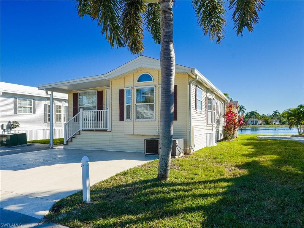 2048 Crystal Lake DR, NAPLES FL 34120-7