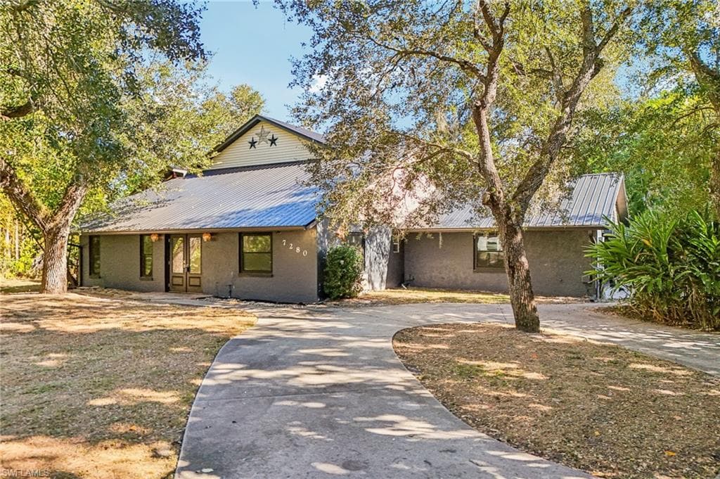 7280 Pelas CIR, NORTH FORT MYERS FL 33917-46