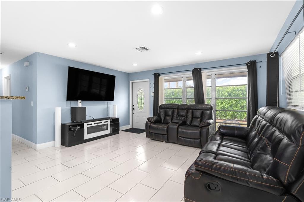 1475 7th ST, WEST PALM BEACH FL 33401-22