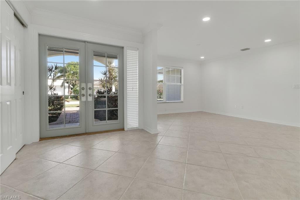 750 Southern Pines DR, NAPLES FL 34103-2