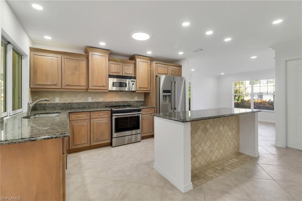 750 Southern Pines DR, NAPLES FL 34103-9