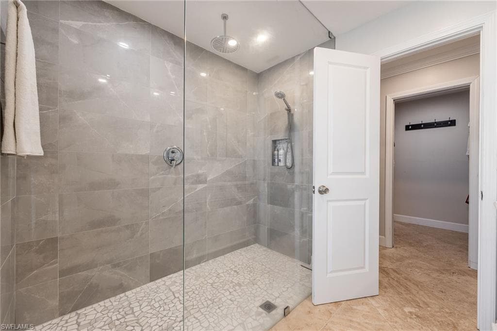 6104 Deer RUN, FORT MYERS FL 33908-26