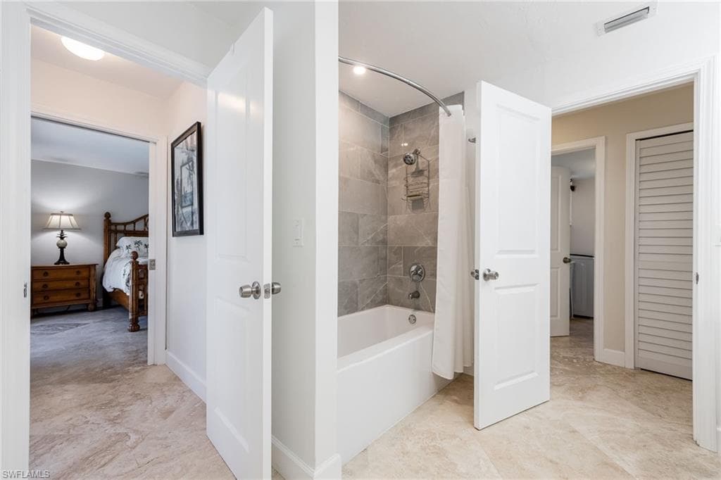 6104 Deer RUN, FORT MYERS FL 33908-28