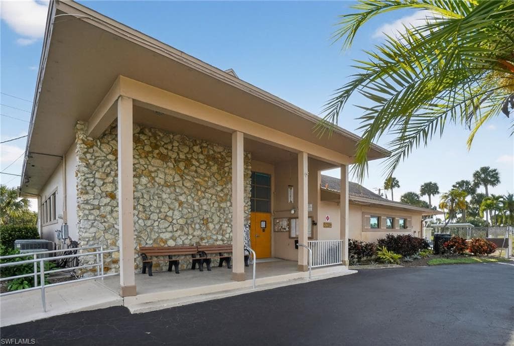 516 Menton LN, NAPLES FL 34112-33