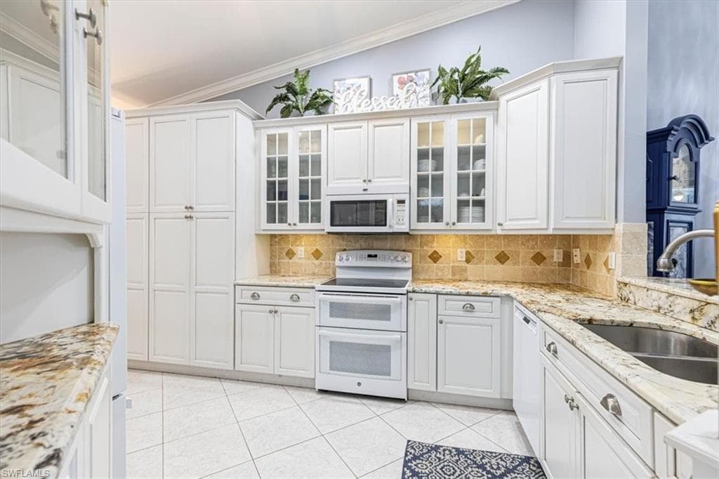 5474 Whitten DR # 12, NAPLES FL 34104-16