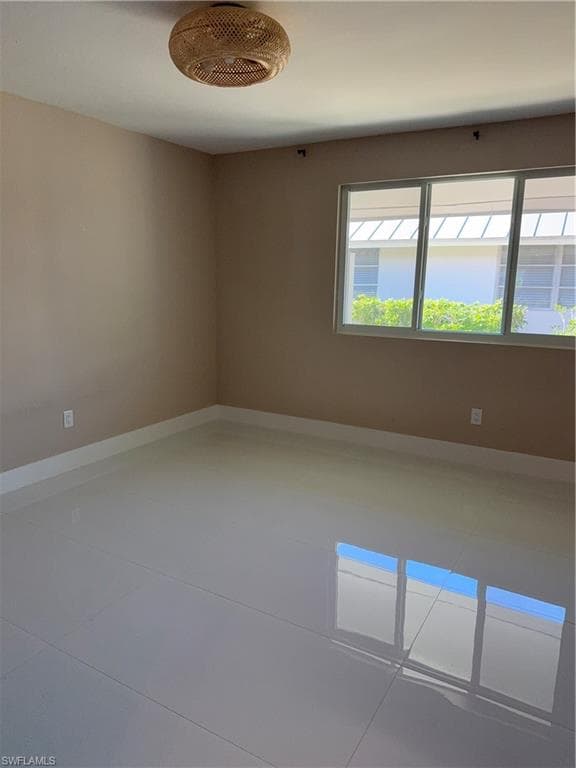 1575 Curlew AVE W # 1, NAPLES FL 34102-31
