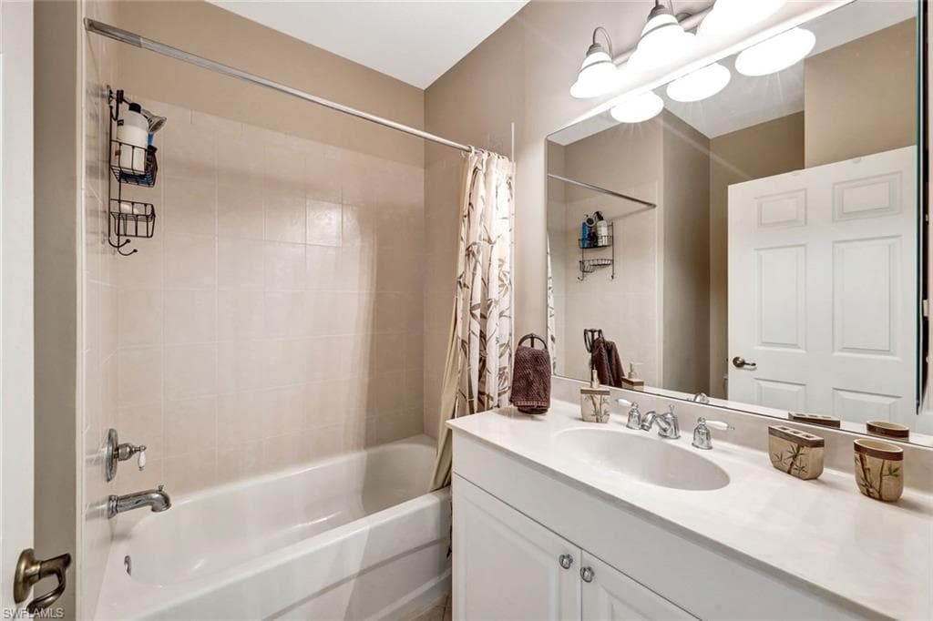9193 Quartz LN # 102, NAPLES FL 34120-24