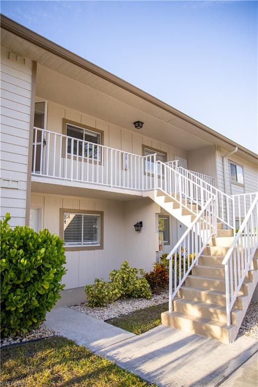 2385 Naples Trace CIR # 105, NAPLES FL 34109-2