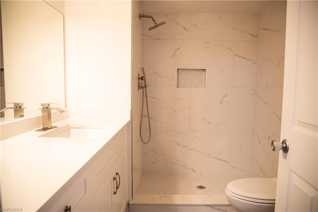 2385 Naples Trace CIR # 105, NAPLES FL 34109-14