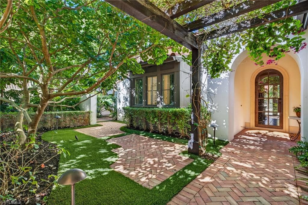 16469 Celebrita CT, NAPLES FL 34110-2