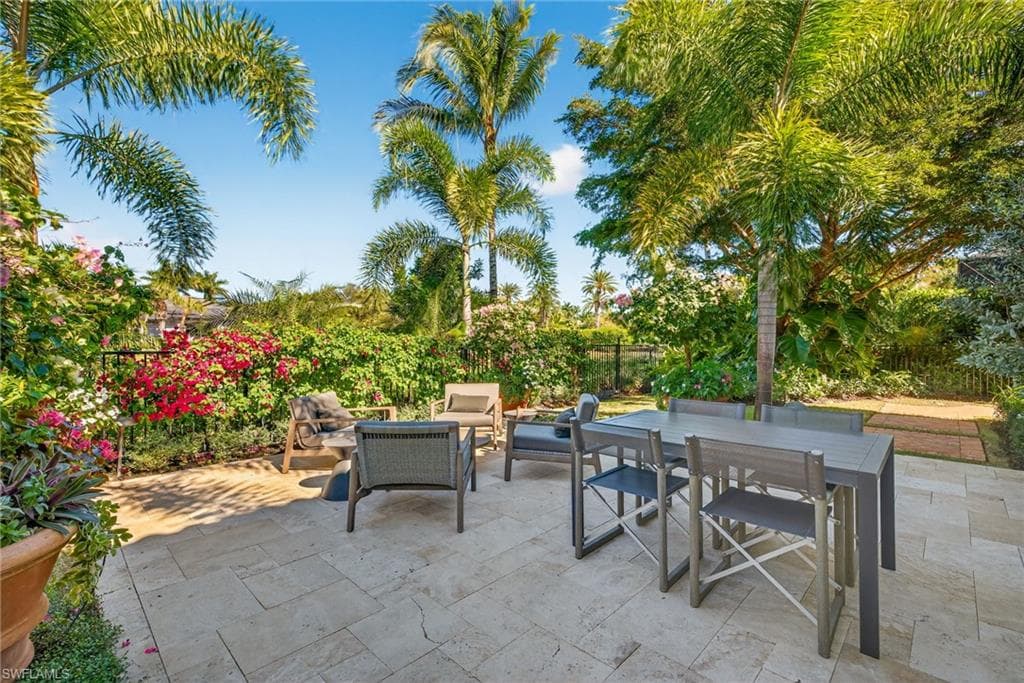 16469 Celebrita CT, NAPLES FL 34110-39