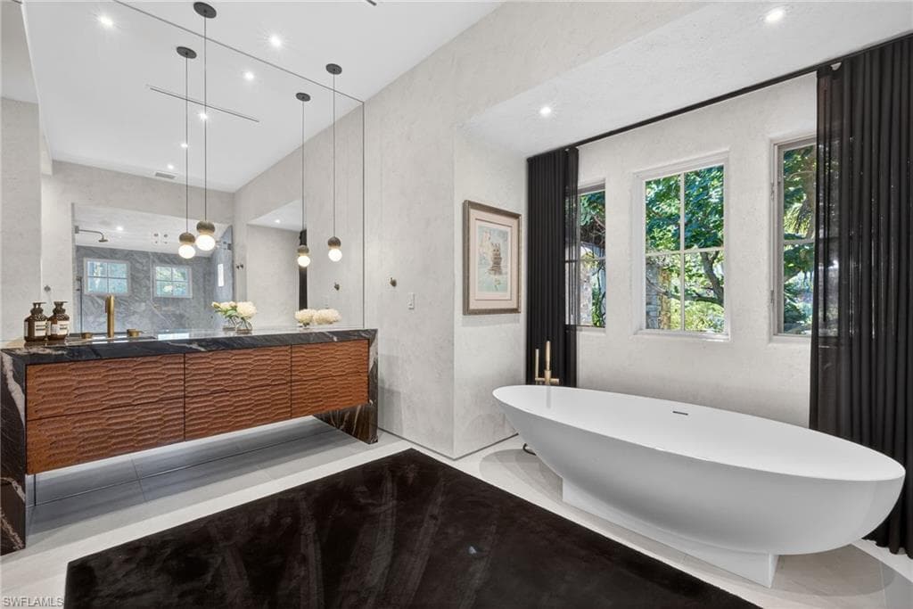16469 Celebrita CT, NAPLES FL 34110-24