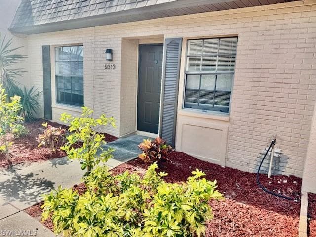 9313 Lennex LN, FORT MYERS FL 33919-1