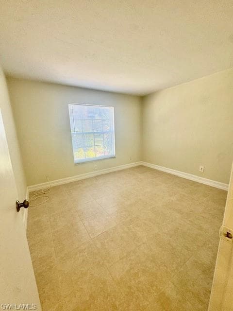 9313 Lennex LN, FORT MYERS FL 33919-13